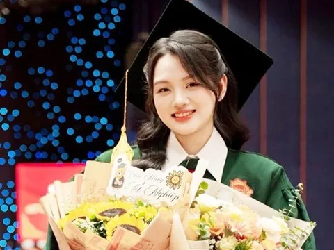 Cựu VĐV bóng chuyền Thu Hoài rạng ngời đón niềm vui