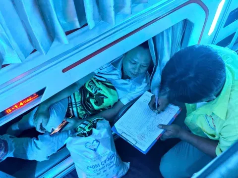 Chủ tịch Đà Nẵng yêu cầu siết chặt quản lý vận tải, dẹp nạn “xe dù, bến cóc”