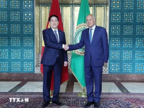 Chủ tịch nước Lương Cường dự Lễ thượng cờ Việt Nam tại trụ sở Liên đoàn Arab