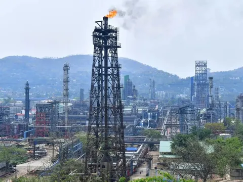 Ông Trump đặt ra bài toán khó cho “khách quen” của dầu Nga