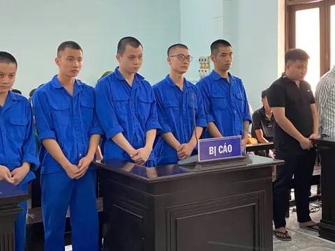 "Phê" ma túy trong quán karaoke, 7 nam thanh niên nhận cái kết