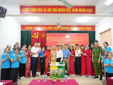 Phường Sơn Tây ra mắt mô hình “Phân loại rác thải thân thiện với môi trường và Đoạn đường sáng - xanh - sạch - đẹp”