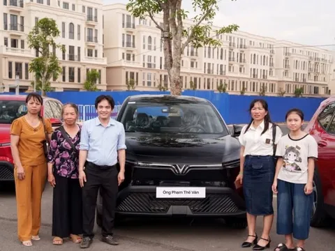 Khách hàng Lào Cai mua MPV điện Limo Green: “Tiết kiệm, chạy đèo vẫn bốc, tiềm năng trở thành MPV quốc dân”