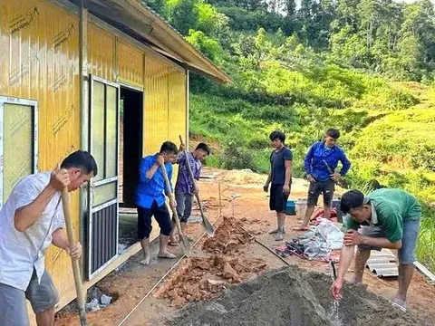 Không để hộ nghèo phải ở nhà dột nát mùa mưa bão