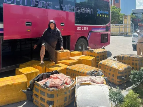 Chặn đứng gần 1 tấn sụn chân gà bốc mùi đưa từ Lào về Việt Nam tiêu thụ