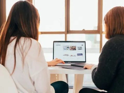Làm cộng tác viên online cho "công ty thời trang", người phụ nữ bị lừa tiền