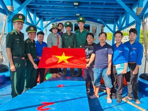 “Sát dân - Gần biển: Biên phòng và Đoàn thanh niên chung tay giữ biển sạch IUU”