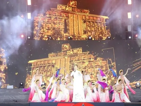 Chương trình nghệ thuật chính luận “Dưới cờ vinh quang”