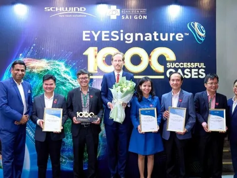 Mắt Sài Gòn cán mốc 1.000 lượt xóa cận cá nhân hóa EYESignature™ - đón tiếp CEO Tập đoàn SCHWIND đến thăm, chúc mừng