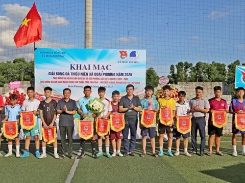 Đoài Phương khai mạc giải bóng đá thiếu niên chào mừng Đại hội đại biểu Đảng bộ xã