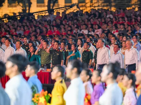 Tổng Bí thư Tô Lâm tham dự chương trình chính luận nghệ thuật “Dưới cờ vinh quang”