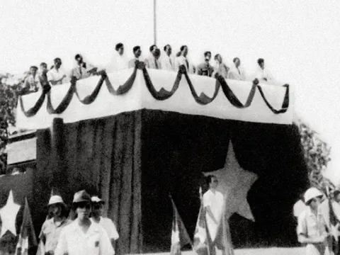 Sống lại những ngày lịch sử qua từng trang sách 'Dấu ấn Cách mạng Tháng Tám năm 1945'