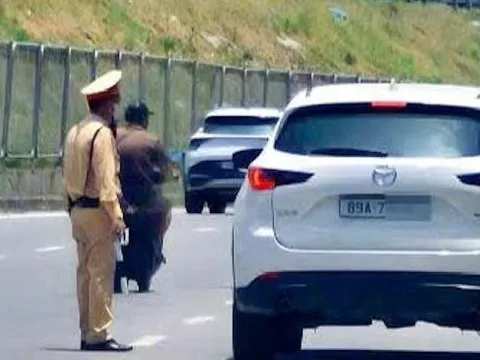 Hà Nội: Xử phạt loạt ô tô cố tình đi vào đường cấm trên đường Đỗ Mười