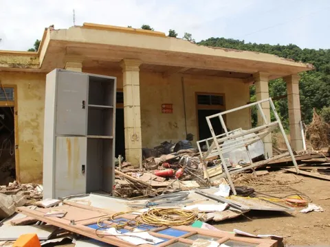 Nhiều trường miền núi tan hoang sau lũ, Nghệ An nỗ lực khắc phục để đón năm học mới