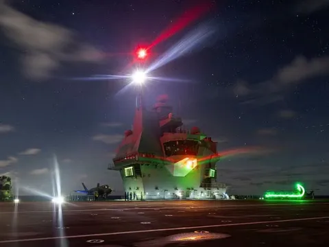 Cận cảnh tiêm kích F-35B hoạt động trong đêm đen