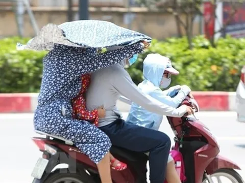 Miền Bắc ngày nắng nóng "hầm hập", chiều tối thay đổi bất ngờ?