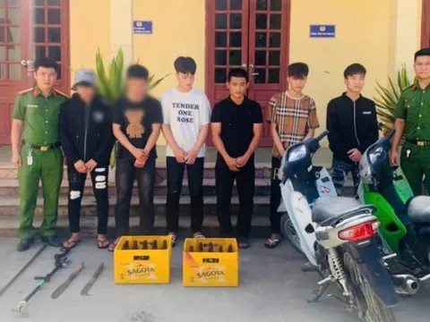 Bắt giữ nhóm thanh, thiếu niên chuyên ném vỏ chai bia vào nhà dân ở Nghệ An