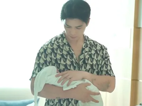 Nam CEO Việt kiều bảnh bao, nhập hội bố bỉm với hình ảnh gây sốc