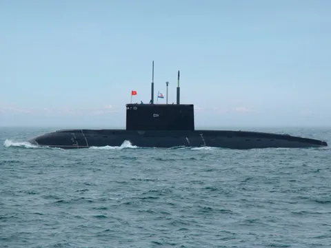 Tàu ngầm kilo, tàu mặt nước và Không quân Hải quân luyện tập diễu binh trên biển dịp Quốc khánh 2/9