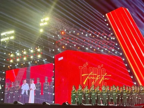 Concert 'Tổ quốc trong tim': Mang ấn tượng mạnh mẽ và xúc động tới hơn 50.000 khán giả