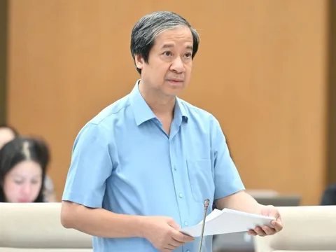 Đề nghị nghiên cứu từng bước miễn phí sách giáo khoa cho học sinh