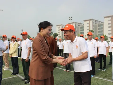 Phó Chủ tịch Uỷ ban MTTQ Việt Nam Hà Thị Nga gặp mặt, động viên khối diễu hành “Đại đoàn kết các dân tộc Việt Nam”