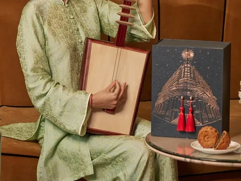Capella Hanoi ra mắt hộp bánh Trung Thu “Minh Nguyệt Thanh Ca” - tôn vinh nghệ thuật Ca trù Việt, được thiết kế bởi đội ngũ Bill Bensley