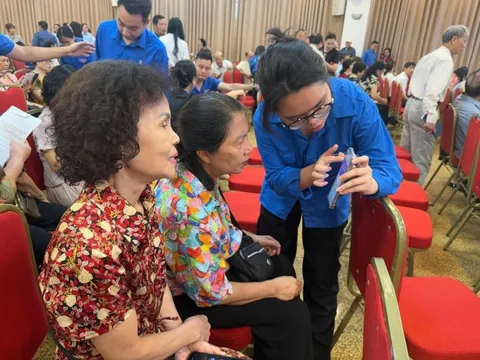 Hàng nghìn người dân Tây Hồ được trang bị kỹ năng qua mô hình “Bình dân học vụ số“