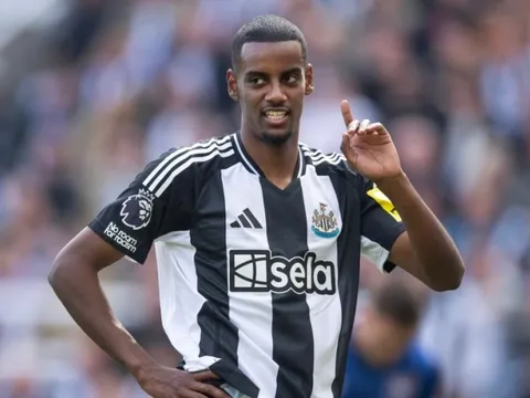 Isak đối mặt nguy cơ bị Newcastle sa thải vì "nổi loạn"
