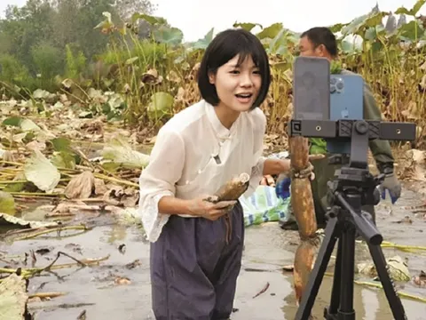 Cô gái “lội bùn” chấn hưng quê hương