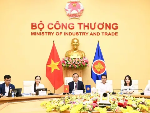 ASEAN huy động vốn kết nối điện xuyên biên giới