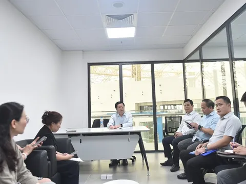 Tập trung nhân lực, tăng tốc thi công gian hàng Triển lãm thành tựu 80 năm Quốc khánh