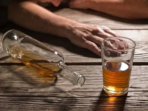 Uống loại rượu quen thuộc, 13 người tử vong, 21 người mù mắt