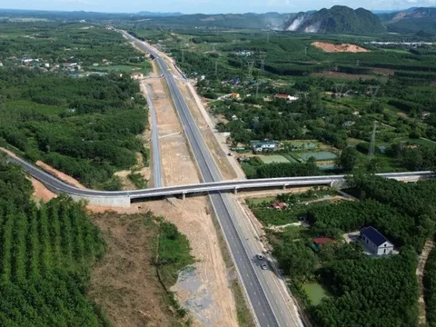 Thông xe toàn tuyến cao tốc Vạn Ninh - Cam Lộ ngày 19/8