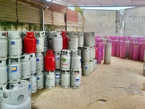 Công an Tp.HCM triệt phá đường dây sang chiết, làm giả 1.000 tấn gas
