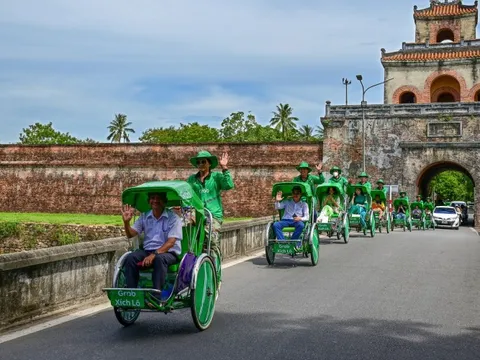 Đến Huế trải nghiệm dịch vụ Grab xích lô