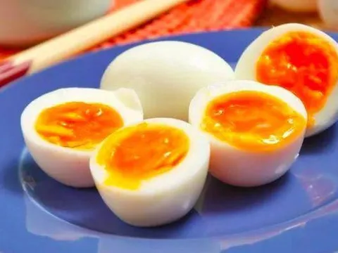 Ăn trứng luộc kiểu này, bé trai 4 tuổi tử vong