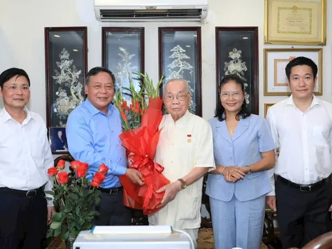 Lãnh đạo Thành phố thăm, chúc mừng Công an TP Hà Nội và cán bộ lão thành cách mạng