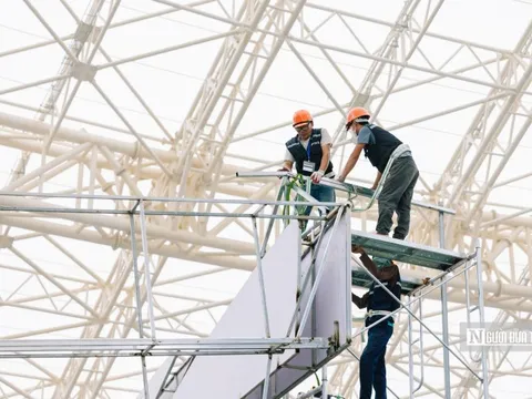 Không khí hối hả chuẩn bị các gian hàng tại Triển lãm Thành tựu Đất nước