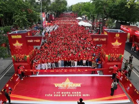Hơn 1 triệu người mặc áo cờ đỏ sao vàng đồng thanh hát Quốc ca