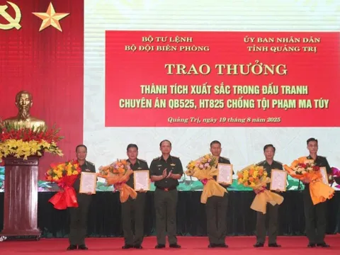 Trao thưởng thành tích xuất sắc hai chuyên án đấu tranh tội phạm ma túy