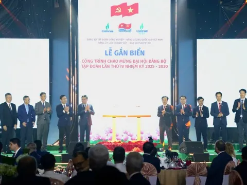 Lễ đón mừng dòng dầu đầu tiên từ dự án phát triển mỏ Kình Ngư Trắng - Kình Ngư Trắng Nam