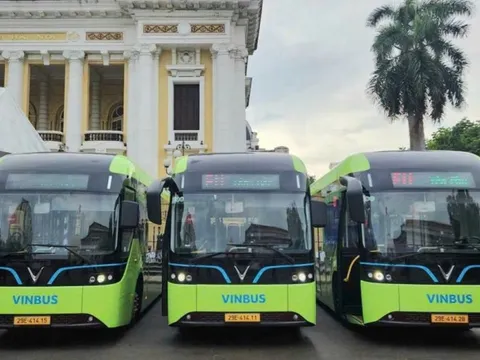 Hà Nội khai trương tuyến buýt điện du lịch khu vực trung tâm