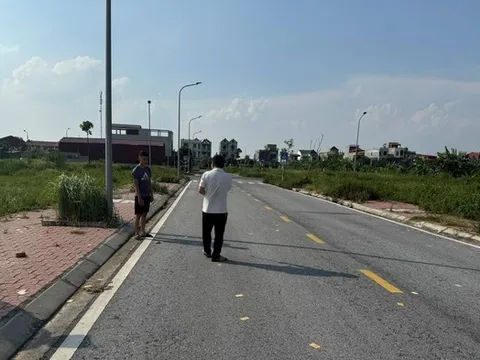 Người đàn ông nổ súng uy hiếp rồi chém trọng thương "con nợ"