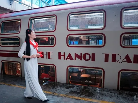 Trải nghiệm đoàn tàu du lịch 'Hà Nội 5 cửa ô' dịp 2/9