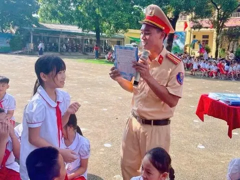 Hà Nội: Tuyên truyền an toàn giao thông cho học sinh trước thềm năm học mới