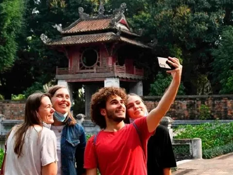 Từ 15/8/2025, miễn thị thực cho công dân 12 nước vào Việt Nam du lịch
