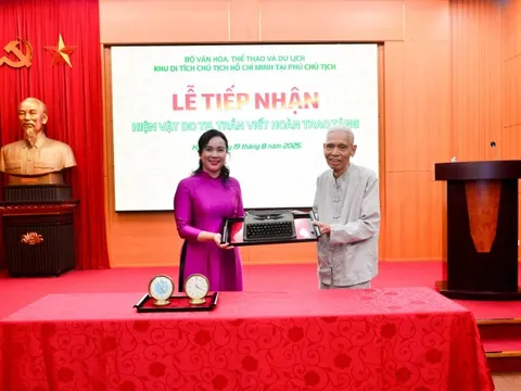 Khu Di tích Chủ tịch Hồ Chí Minh tại Phủ Chủ tịch tiếp nhận hiện vật về Chủ tịch Hồ Chí Minh