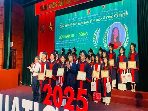 Học viện Y - Dược học cổ truyền Việt Nam trao bằng tốt nghiệp cho 775 bác sĩ, dược sĩ