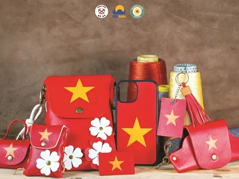 Yêu nước từ những điều giản dị